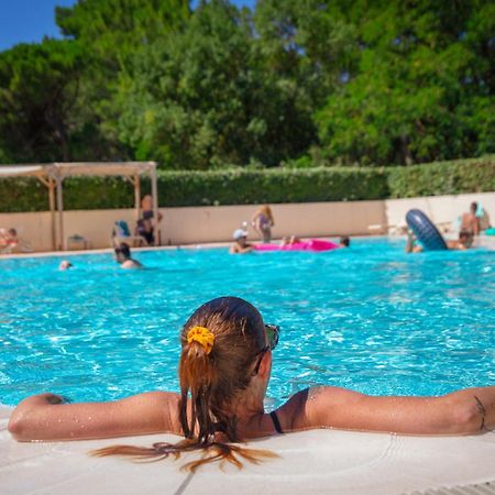 Camping La Sousta**** Remoulins Bagian luar foto