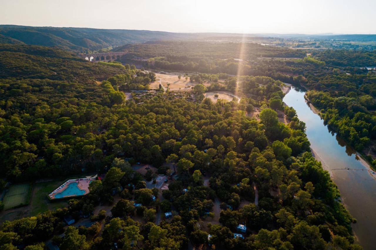 Camping La Sousta**** Remoulins Bagian luar foto