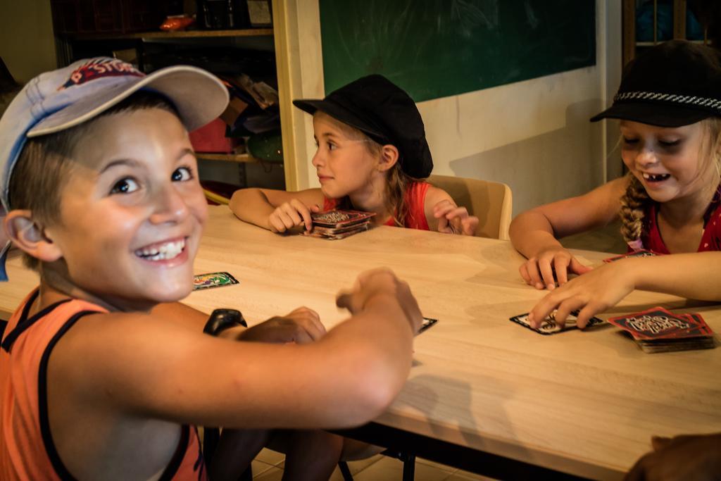 Camping La Sousta**** Remoulins Bagian luar foto